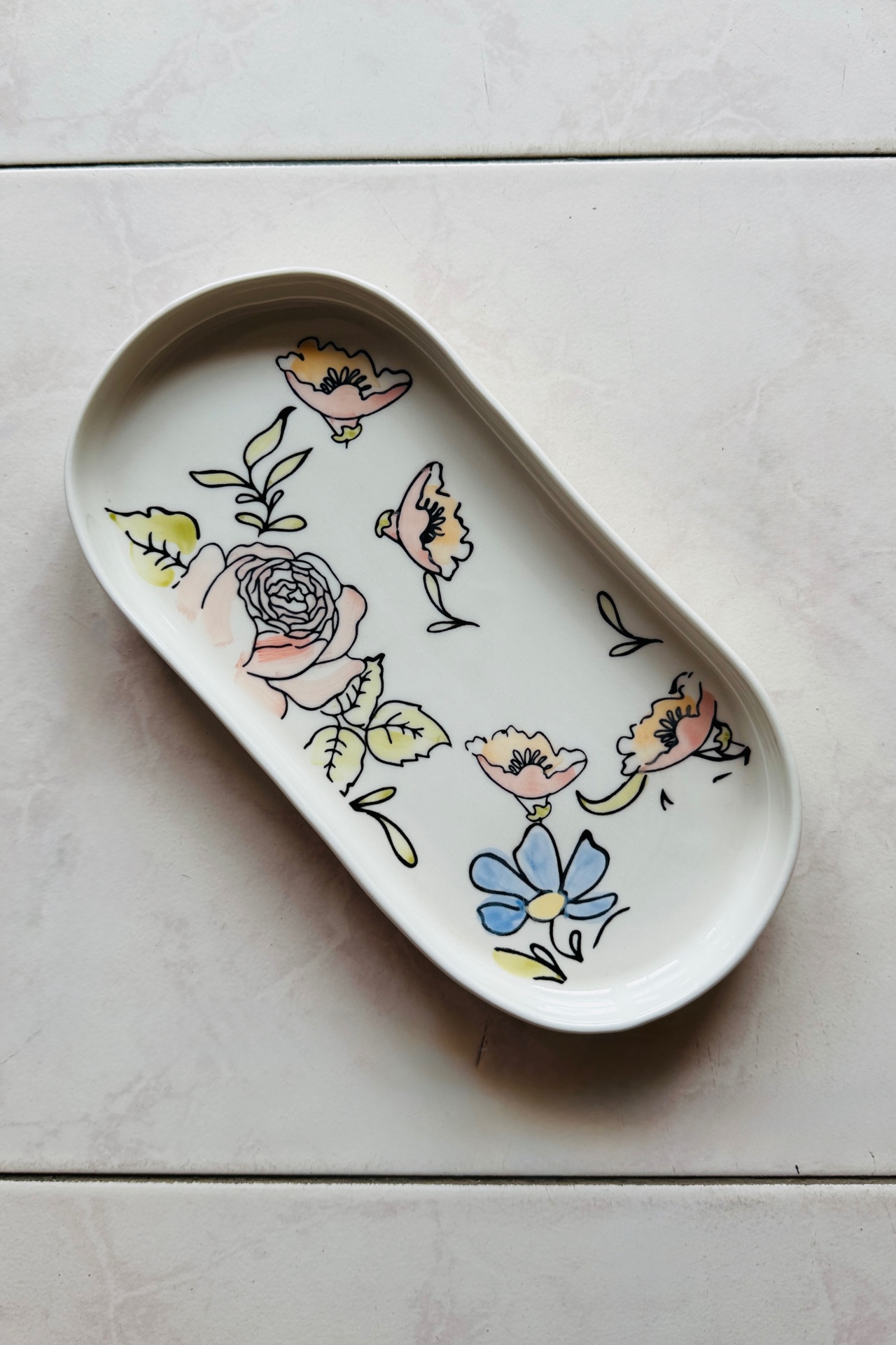 Handpainted ceramic tray | The Cozy Renter